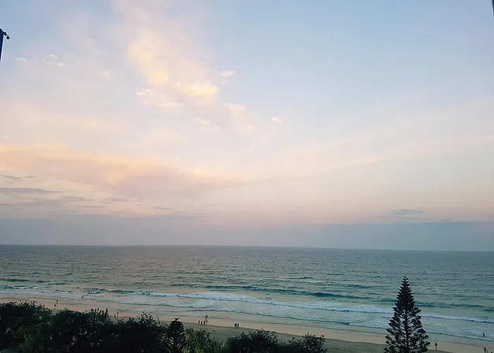 Сity center hotels Zenith Ocean Front Apartments Gold Coast - Official Listing