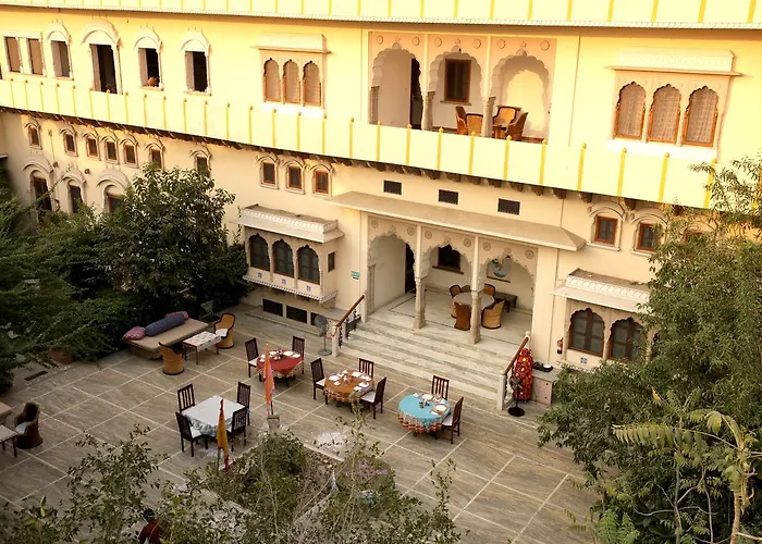 Pet Friendly hotel: Dera Mandawa