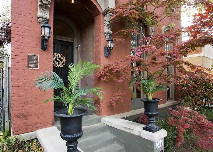 Downtown Memphis Shellcrest Apartments