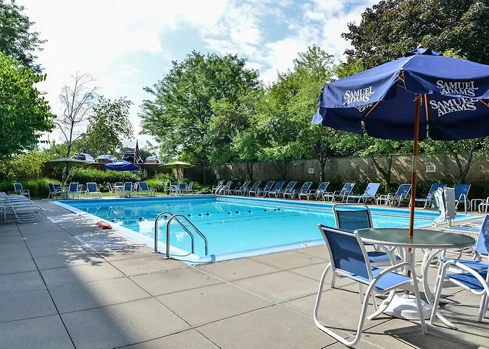 Courtyard By Marriott Laguardia Airport