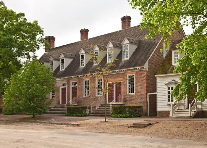 Сity center hotels Colonial Houses, An Official Colonial Williamsburg