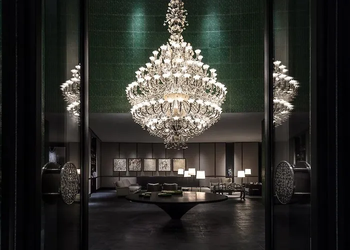 Central hotel: Upper House Shanghai