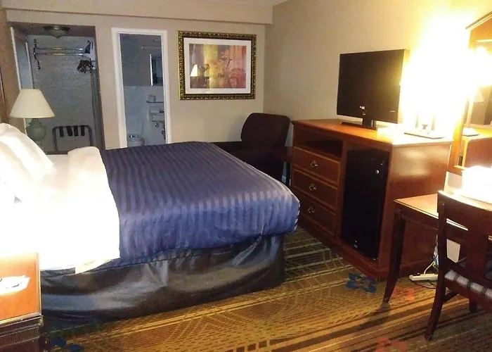 Days Inn By Wyndham Hot Springs