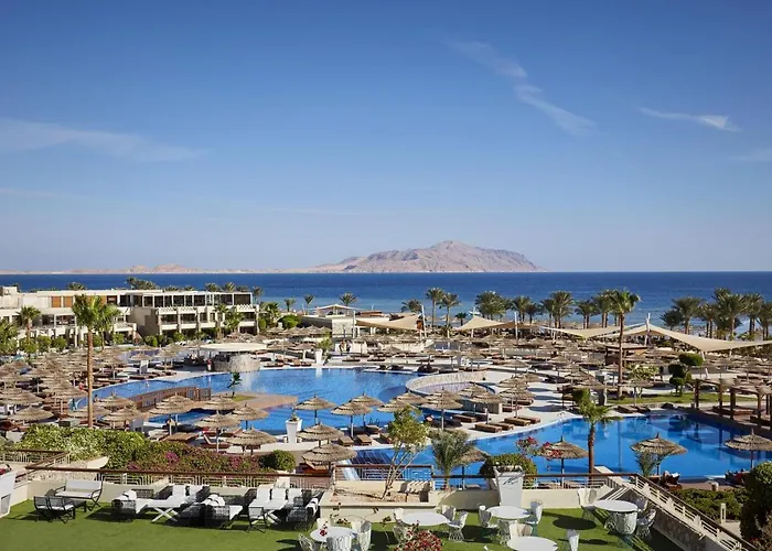 Hotel with pool: Coral Sea Imperial "Coral Sea Sensatori"