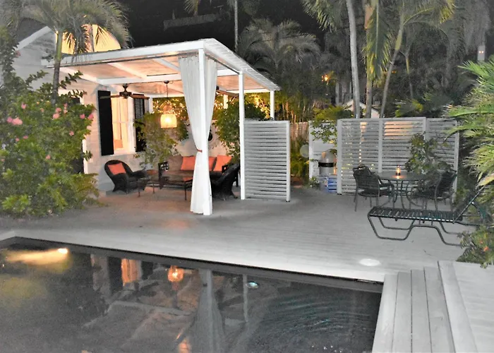 Hotels With Four Stars Simonton Court Historic & Cottages