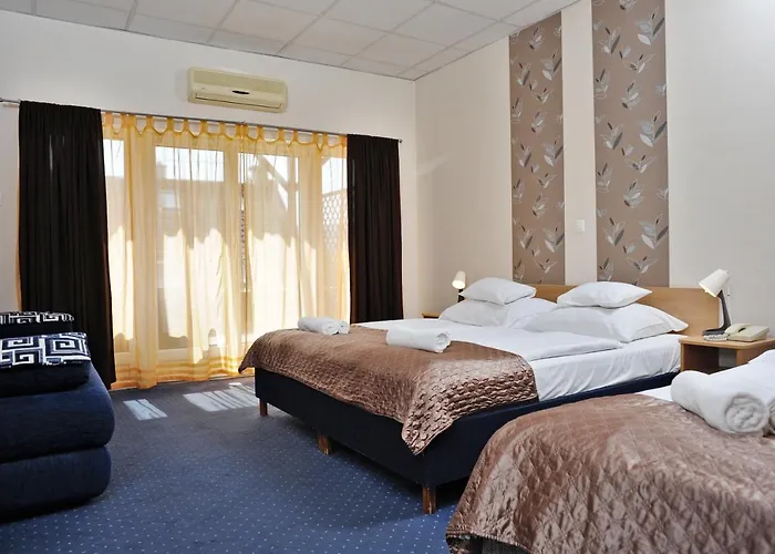 Hotel con piscina: Papillon