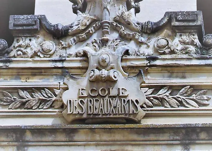 Clos Des Arts Suspendus